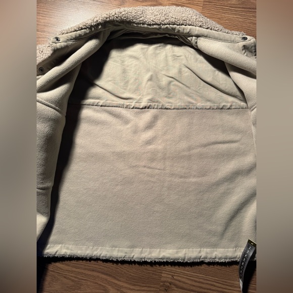 Vuori Cream Sherpa Jacket - Picture 9 of 11